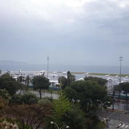 Проживание в семье Promenade Des Anglais Ницца